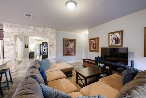 253 Bee Caves Cove Cibolo TX 78108