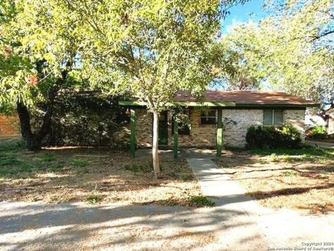 1254 Encino Drive Pleasanton TX 78064