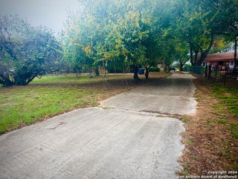 1254 Encino Drive Pleasanton TX 78064