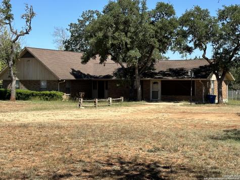 181 Nakomis Drive Bandera TX 78003