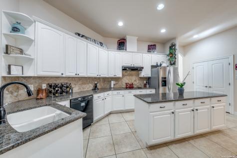 16502 Loma Landing Helotes TX 78023