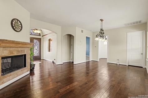 113 Abrego Mount Floresville TX 78114
