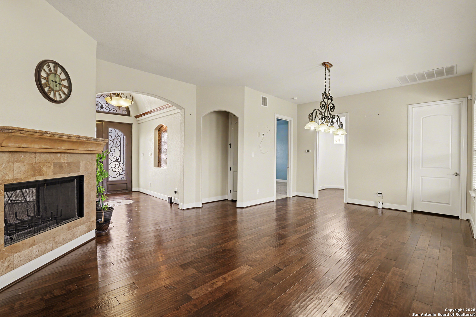 113 Abrego Mount Floresville TX 78114