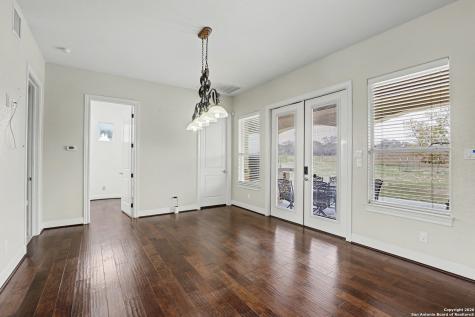113 Abrego Mount Floresville TX 78114