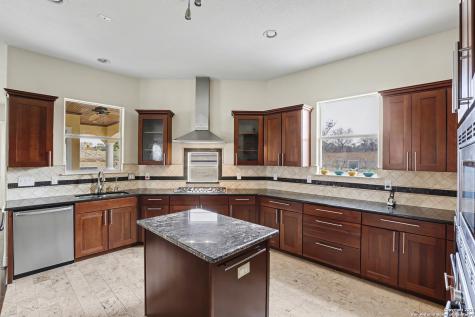 113 Abrego Mount Floresville TX 78114