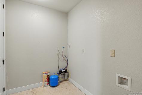 113 Abrego Mount Floresville TX 78114