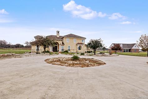 113 Abrego Mount Floresville TX 78114