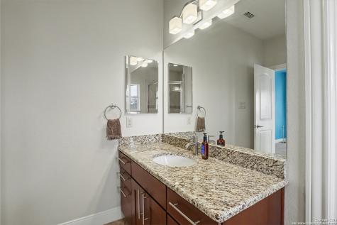 113 Abrego Mount Floresville TX 78114