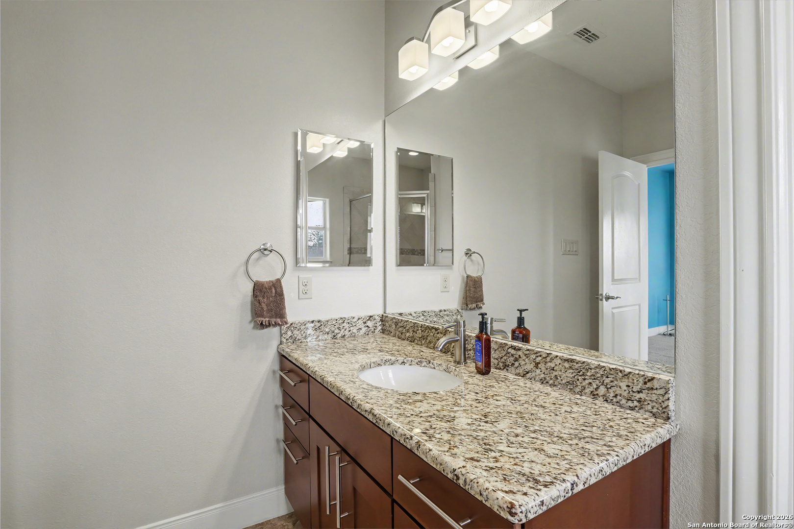 113 Abrego Mount Floresville TX 78114