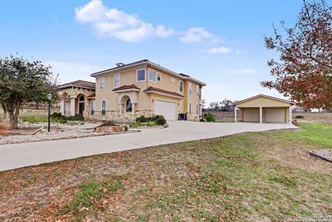 113 Abrego Mount Floresville TX 78114