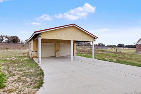 113 Abrego Mount Floresville TX 78114