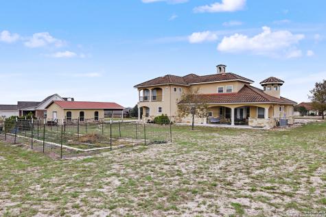 113 Abrego Mount Floresville TX 78114