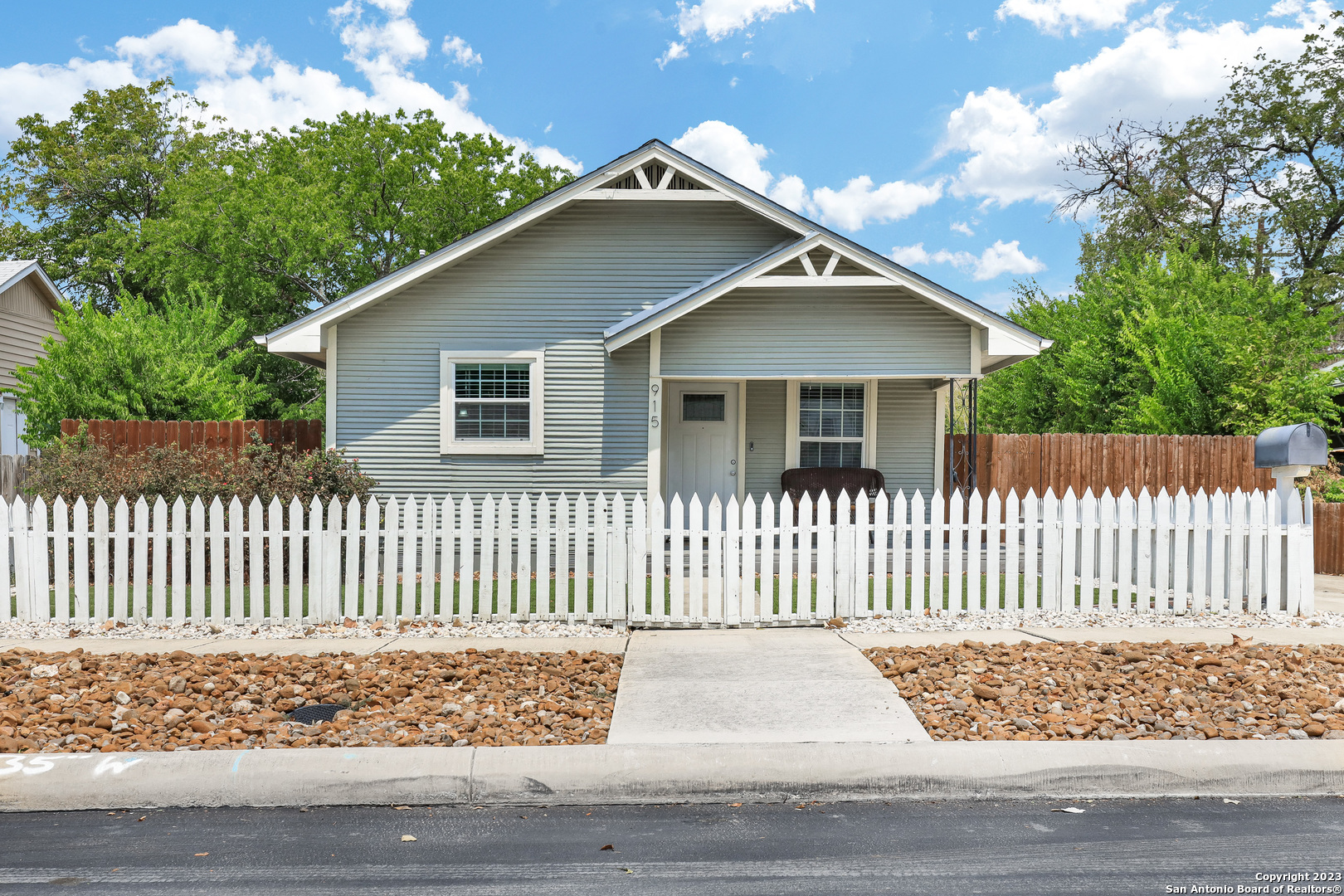 915 W Lynwood Avenue San Antonio TX 78201