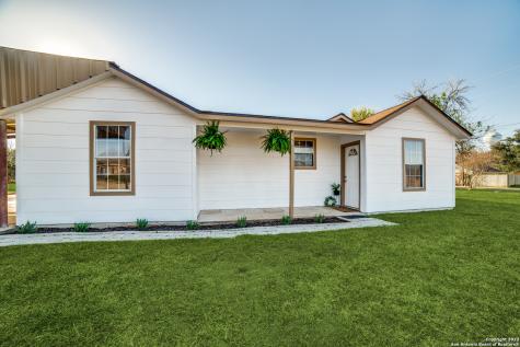 1602 H Street Floresville TX 78114