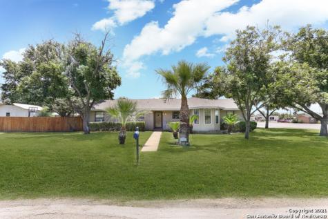 706 Palm Street Jourdanton TX 78026