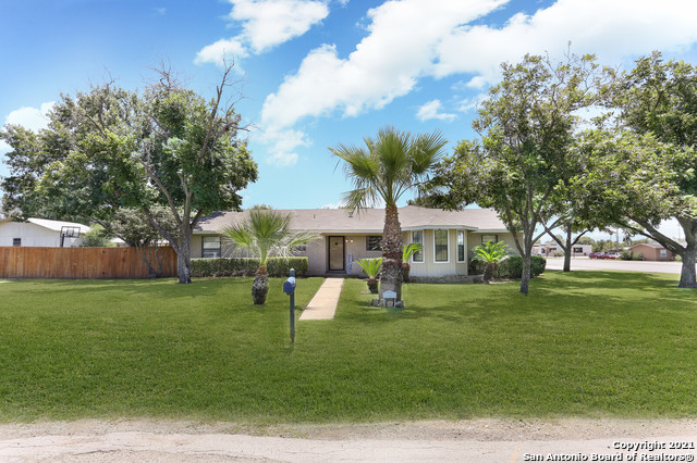 706 Palm Street Jourdanton TX 78026