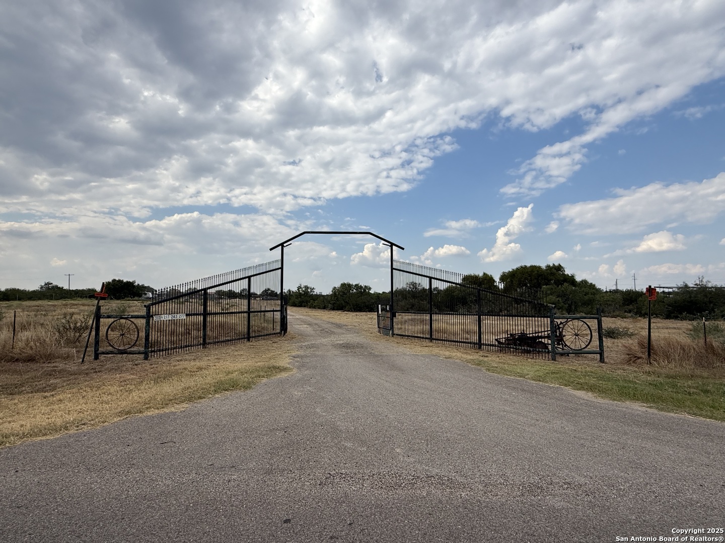 277 Justo Garza Carrizo Springs TX 78834