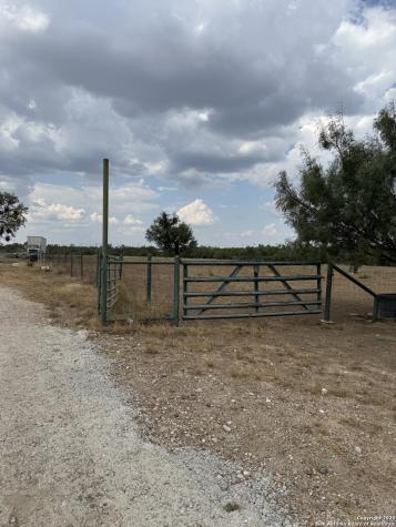 277 Justo Garza Carrizo Springs TX 78834