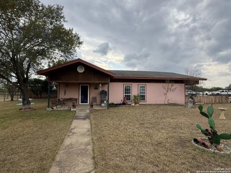 277 Justo Garza Carrizo Springs TX 78834