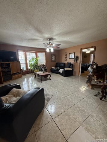 277 Justo Garza Carrizo Springs TX 78834