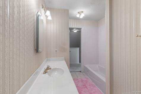 369 Deer Valley Bandera TX 78003