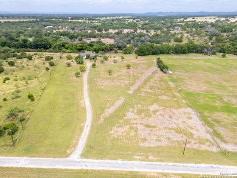369 Deer Valley Bandera TX 78003