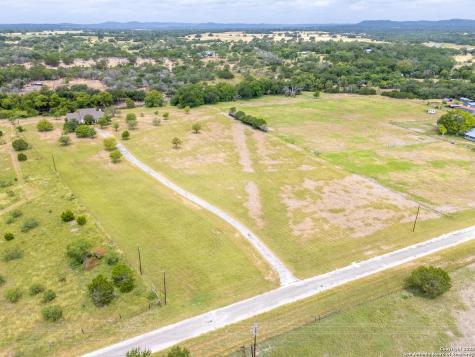 369 Deer Valley Bandera TX 78003