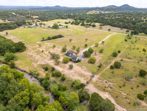 369 Deer Valley Bandera TX 78003