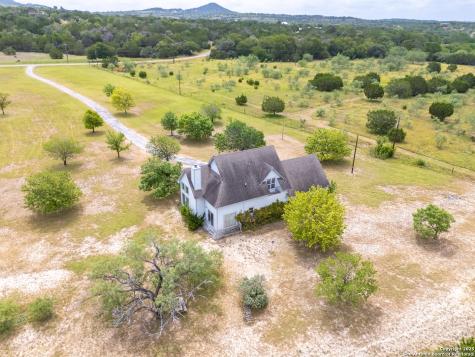 369 Deer Valley Bandera TX 78003
