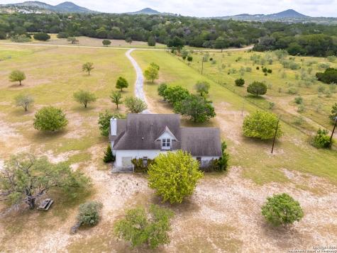 369 Deer Valley Bandera TX 78003