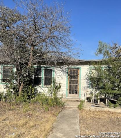 1012 Avenue T Hondo TX 78861