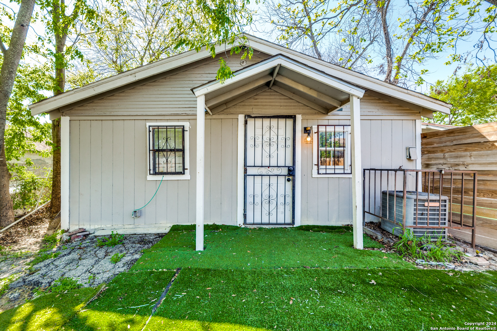 1002 Lee Hall San Antonio TX 78201