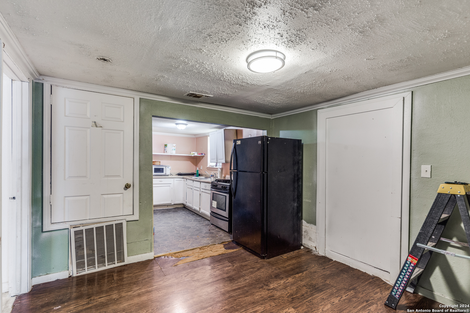 1002 Lee Hall San Antonio TX 78201