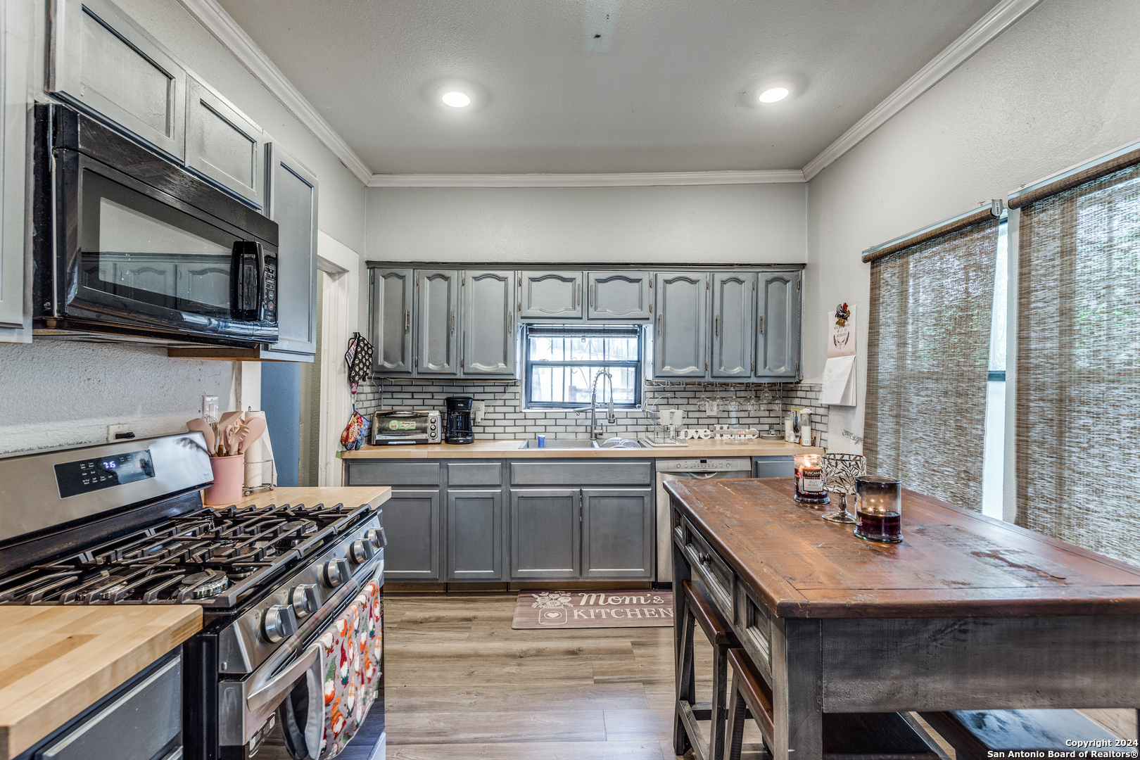 1002 Lee Hall San Antonio TX 78201