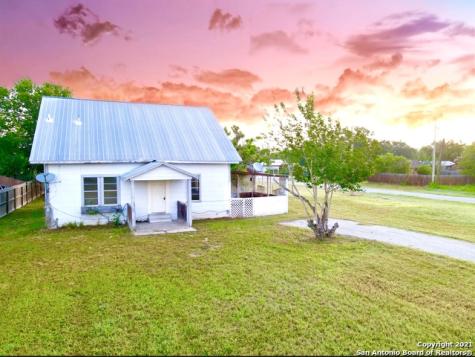 551 Oakville Road Three Rivers TX 78071