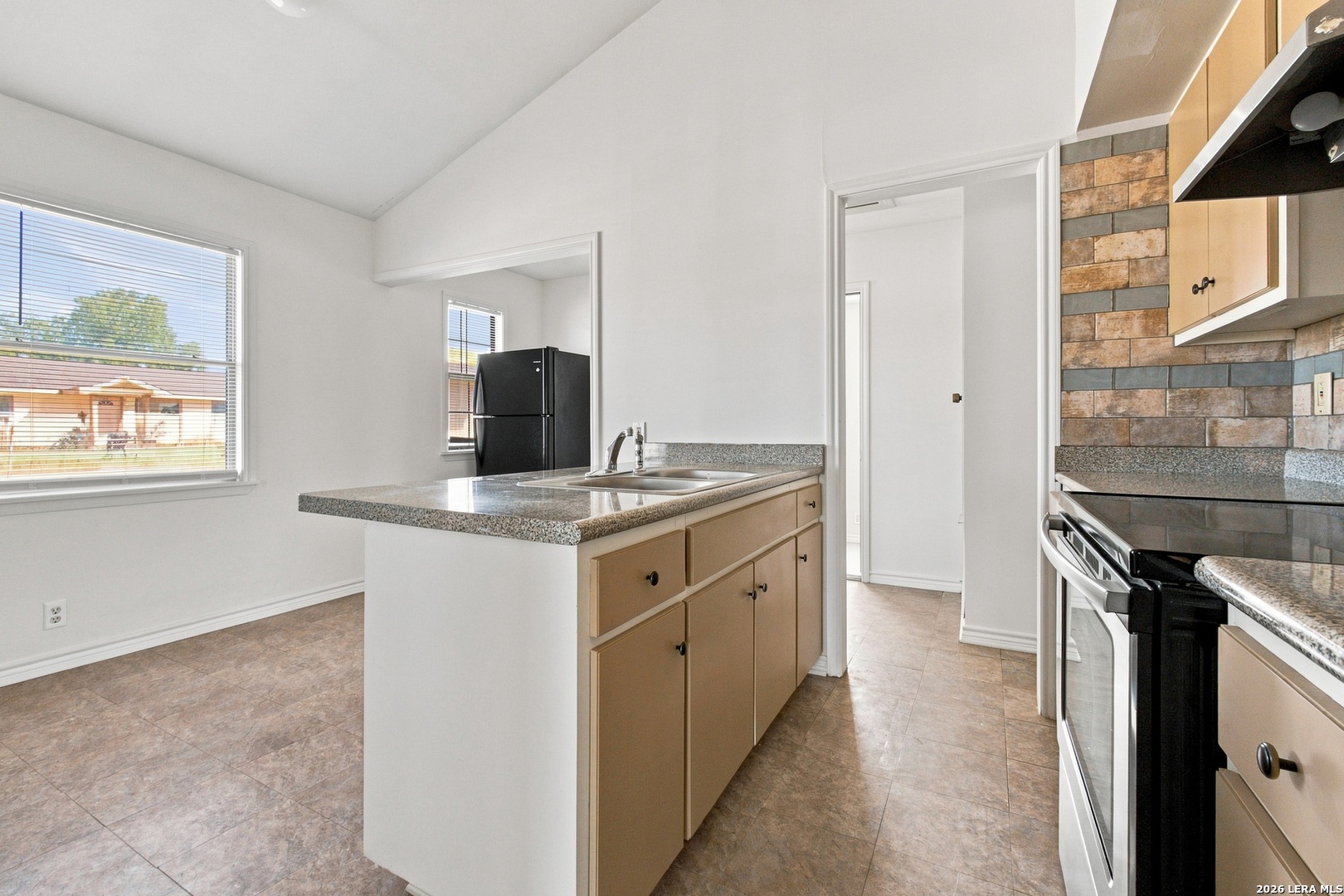 216 N Tom Poth TX 78147