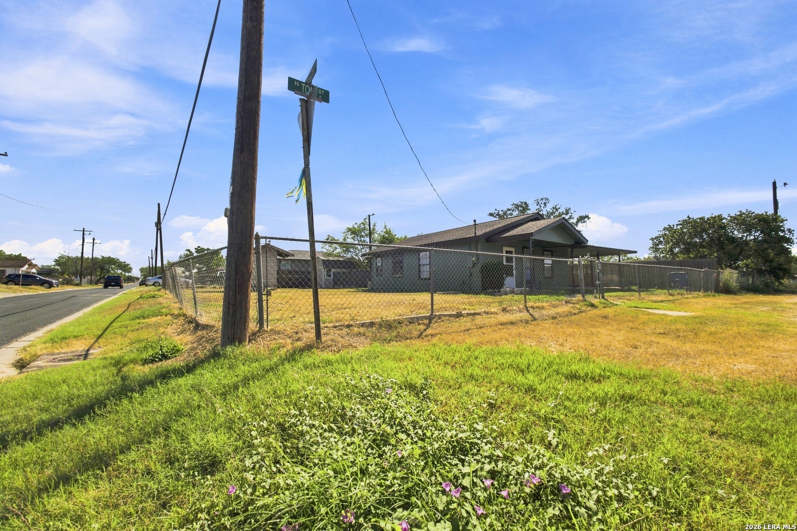 216 N Tom Poth TX 78147