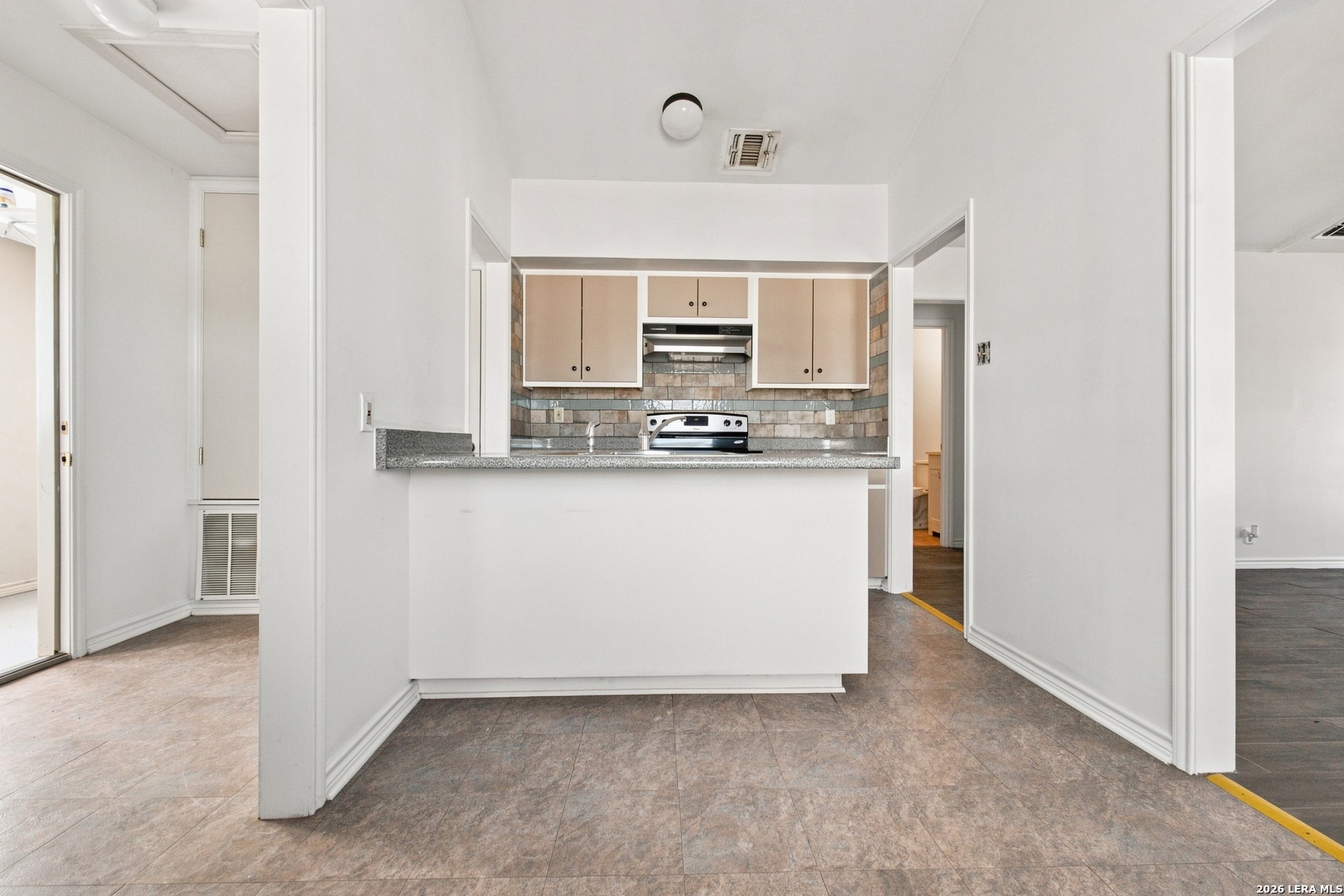 216 N Tom Poth TX 78147