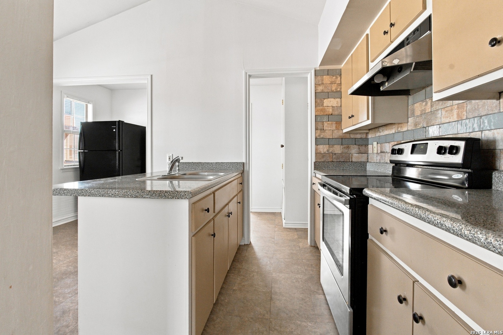 216 N Tom Poth TX 78147