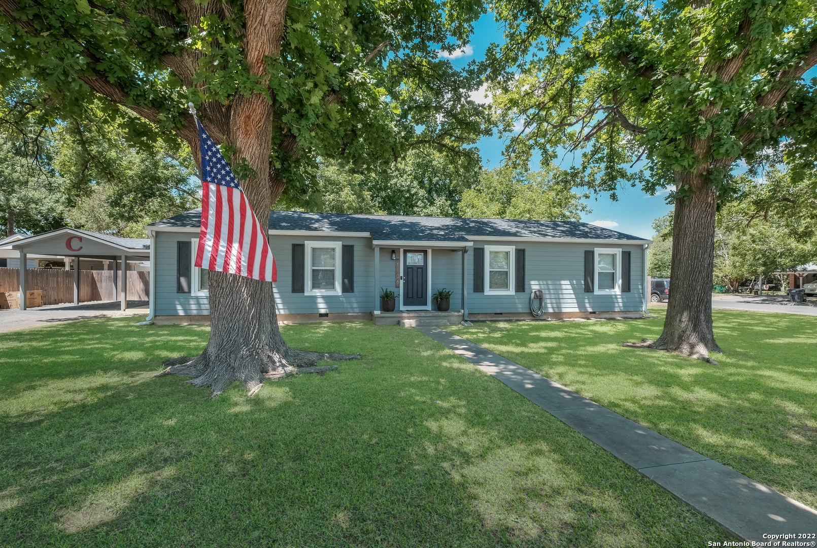 1106 30th Street Hondo TX 78861