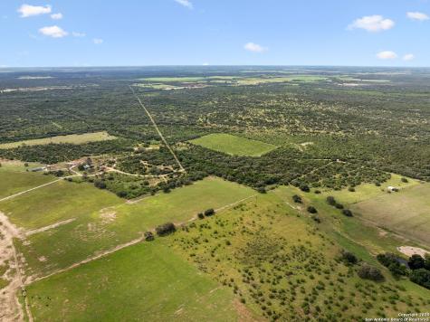 547 County Road 3401 Hondo TX 78861