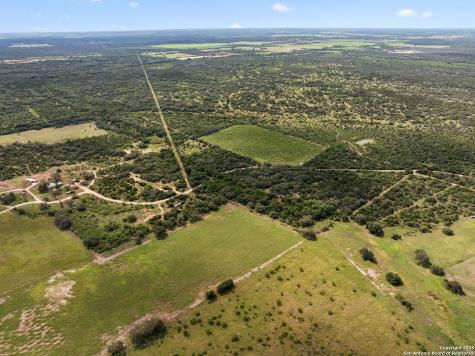 547 County Road 3401 Hondo TX 78861