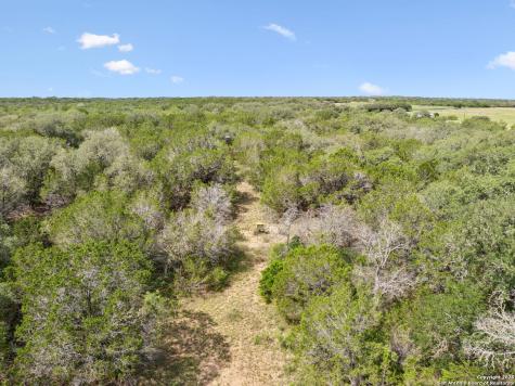 547 County Road 3401 Hondo TX 78861
