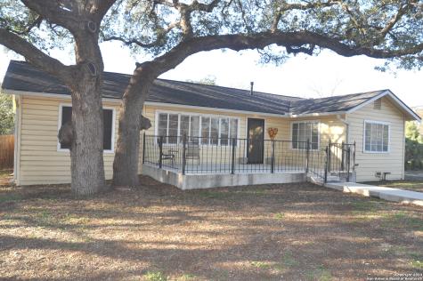 411 Jefferson Drive Devine TX 78016