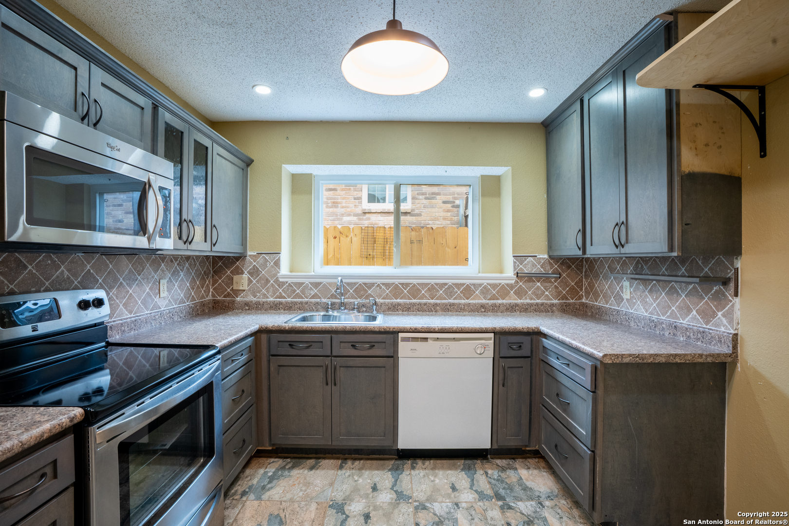 7813 Forest Briar Live Oak TX 78233