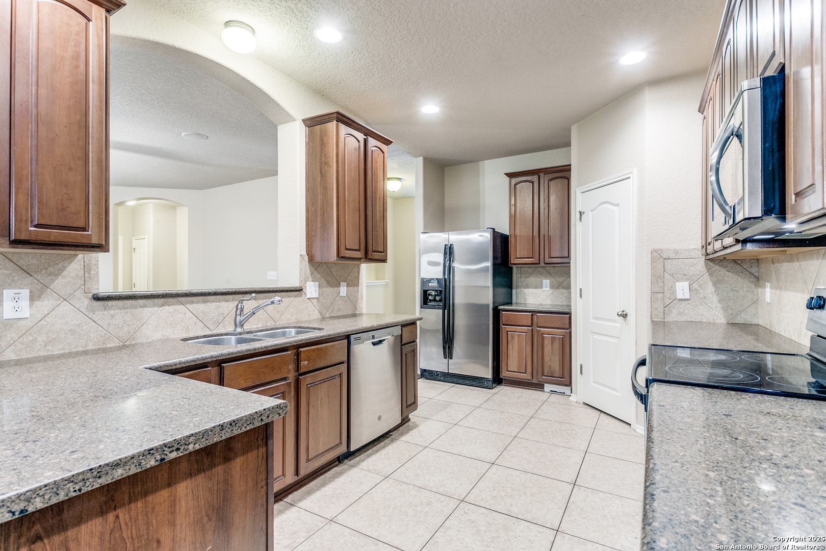 3418 Alonzo Fields Converse TX 78109