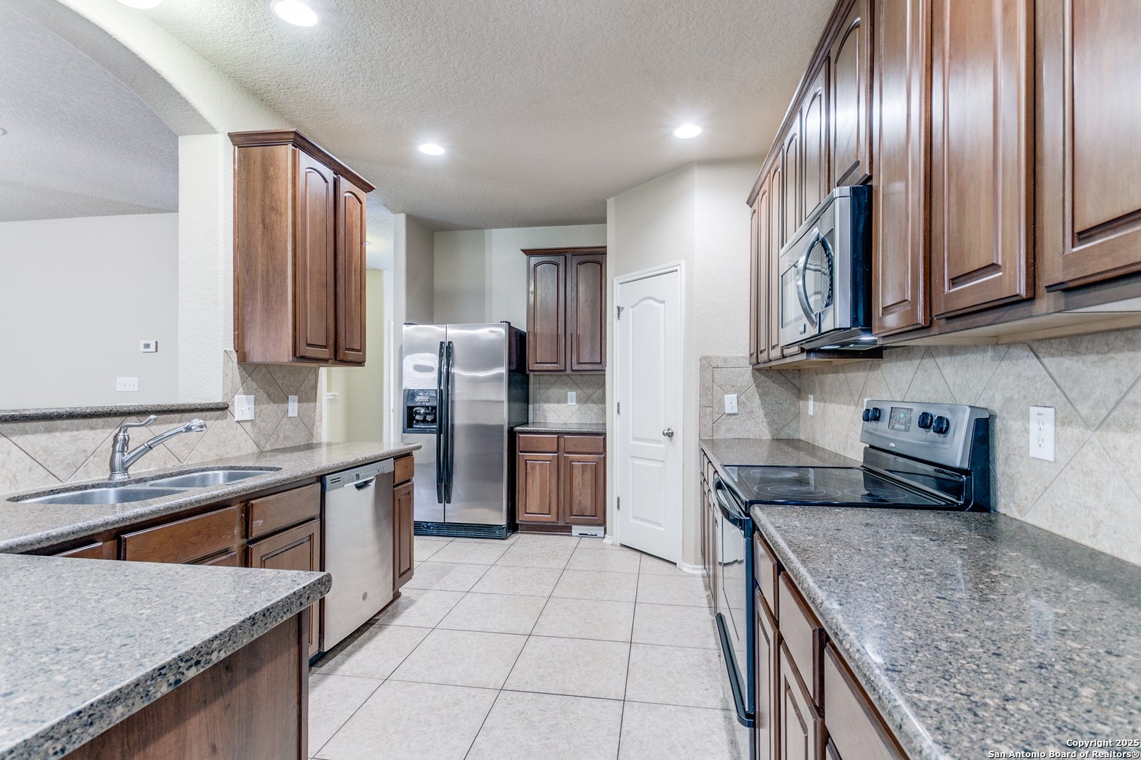 3418 Alonzo Fields Converse TX 78109