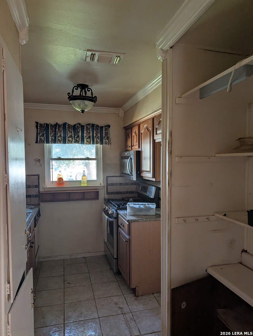 214 Avenue F Converse TX 78109