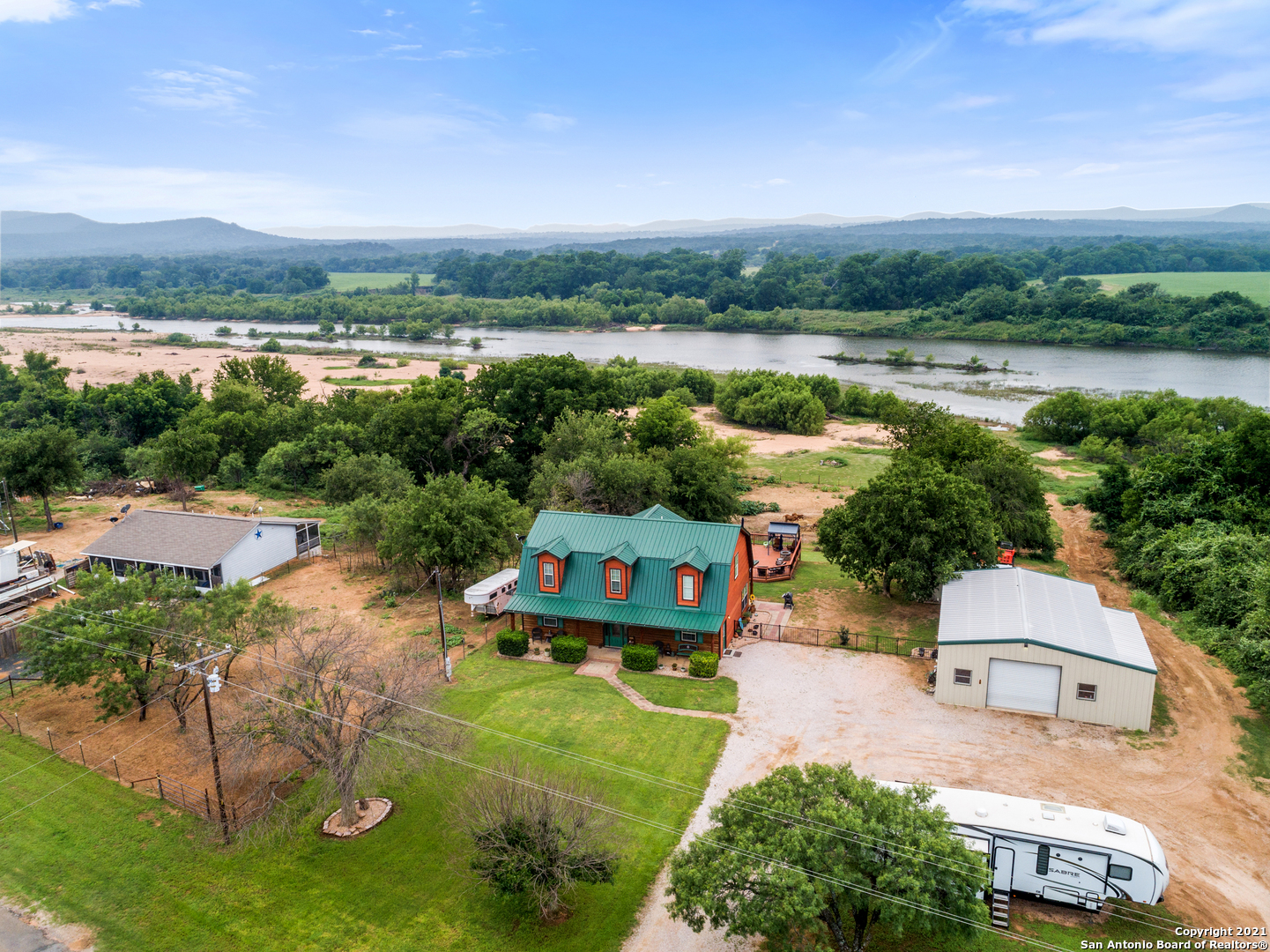 5992 River Oaks Drive Kingsland TX 78639
