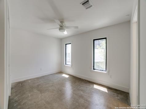1226 S Presa San Antonio TX 78210